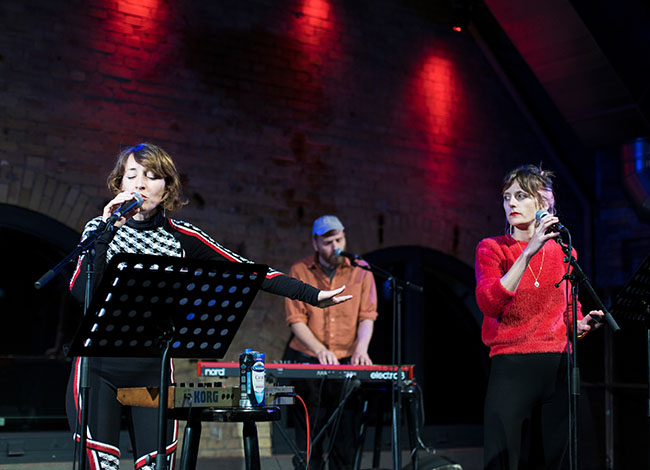 Poesia als parcs al castell de Montesquiu