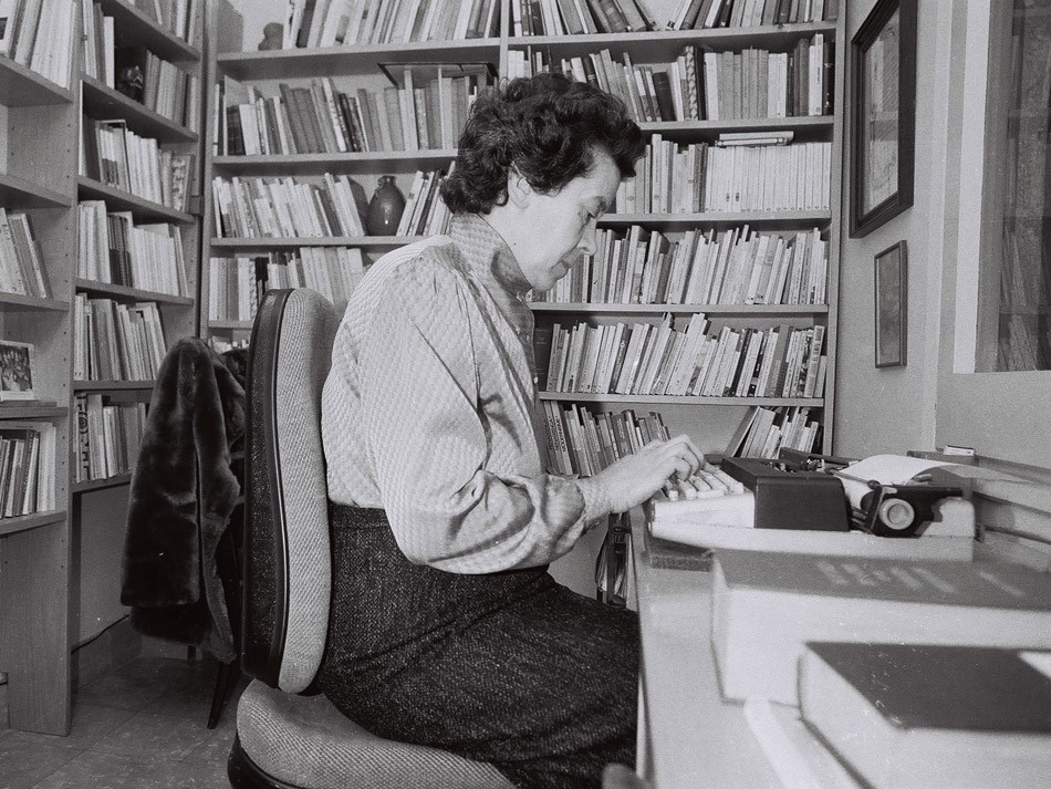 Maria Àngels Anglada al seu estudi. Arxiu familiar Geli-Anglada