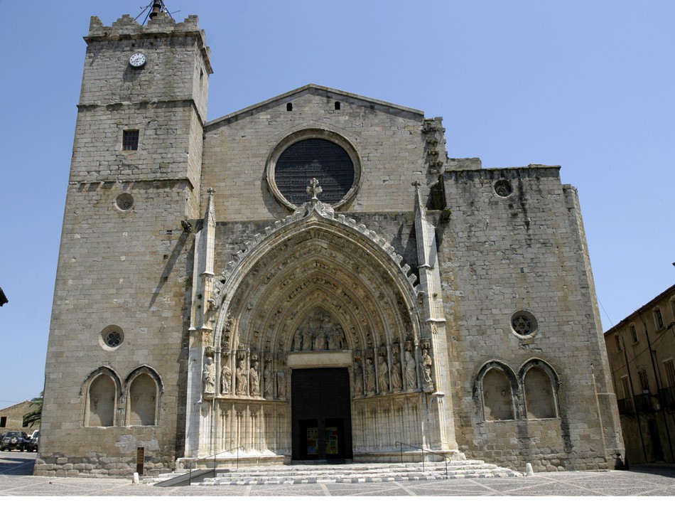 Basílica de Santa Maria. Foto: Manel Puig. Arxiu Càtedra de Patrimoni Literari Maria Àngels Anglada – Carles Fages de Climent.
